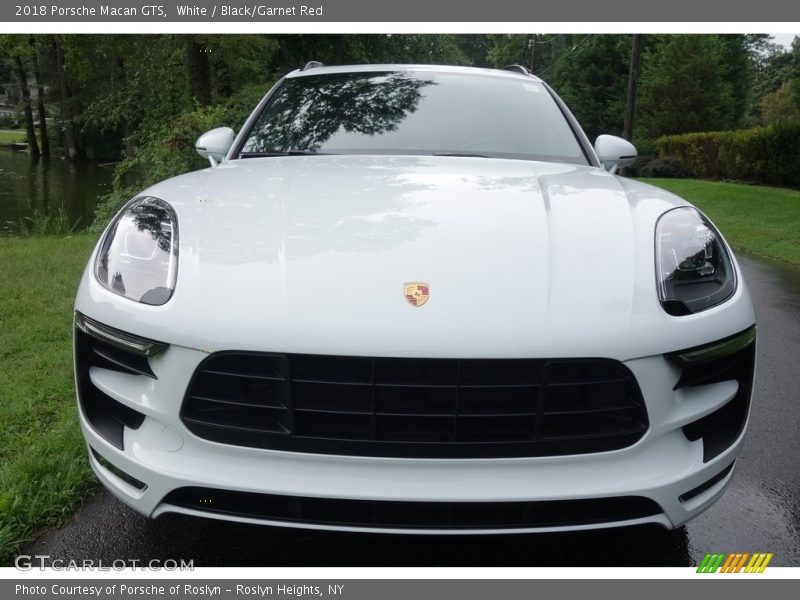 White / Black/Garnet Red 2018 Porsche Macan GTS