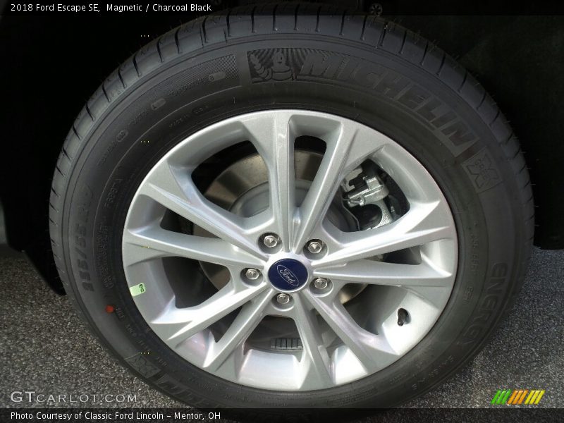 Magnetic / Charcoal Black 2018 Ford Escape SE
