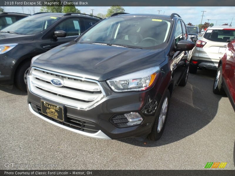 Magnetic / Charcoal Black 2018 Ford Escape SE