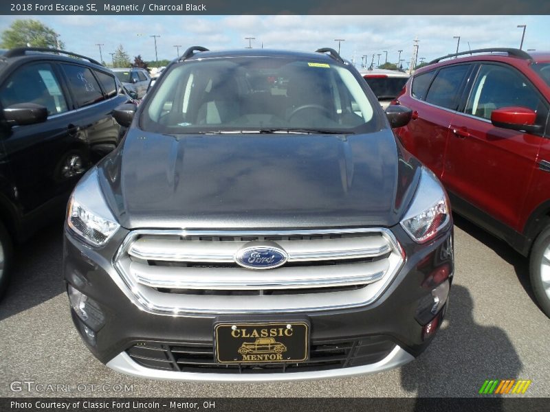 Magnetic / Charcoal Black 2018 Ford Escape SE