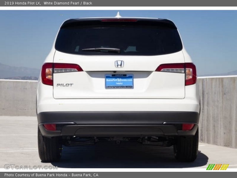 White Diamond Pearl / Black 2019 Honda Pilot LX