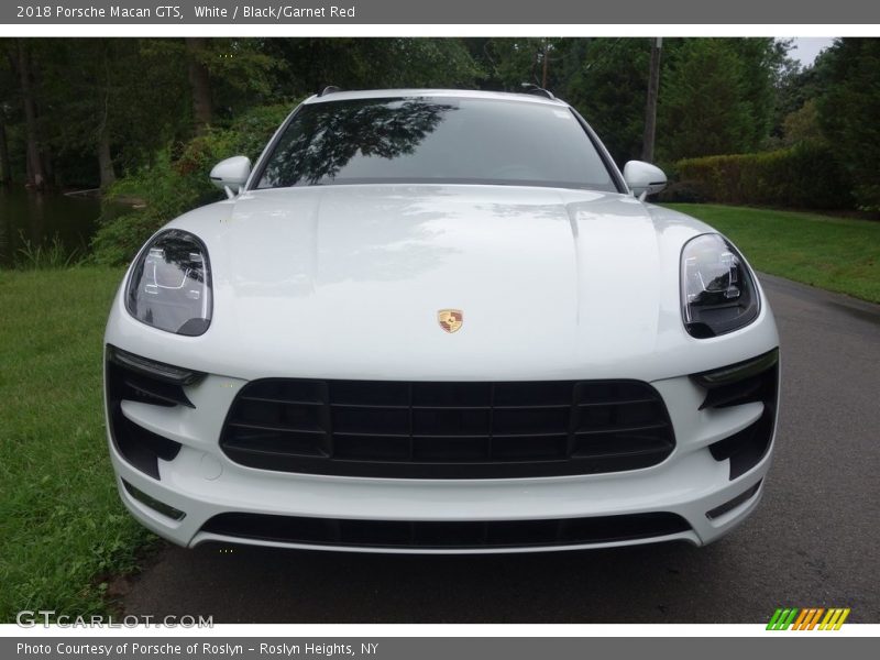 White / Black/Garnet Red 2018 Porsche Macan GTS