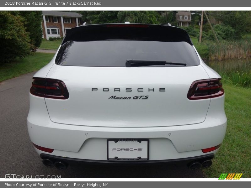 White / Black/Garnet Red 2018 Porsche Macan GTS