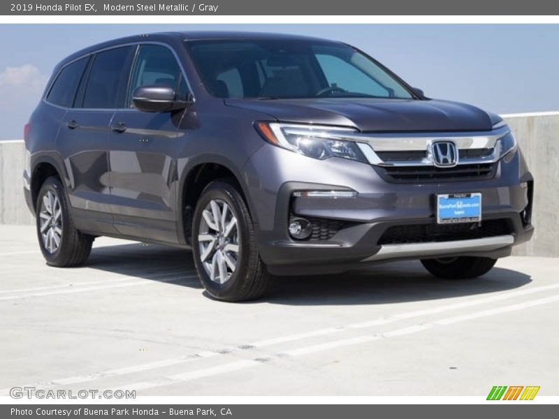 Modern Steel Metallic / Gray 2019 Honda Pilot EX