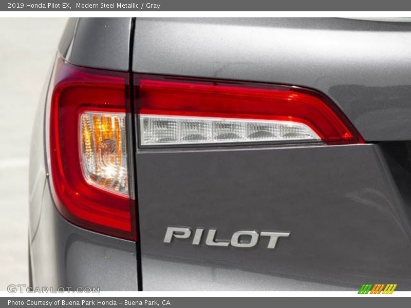 Modern Steel Metallic / Gray 2019 Honda Pilot EX