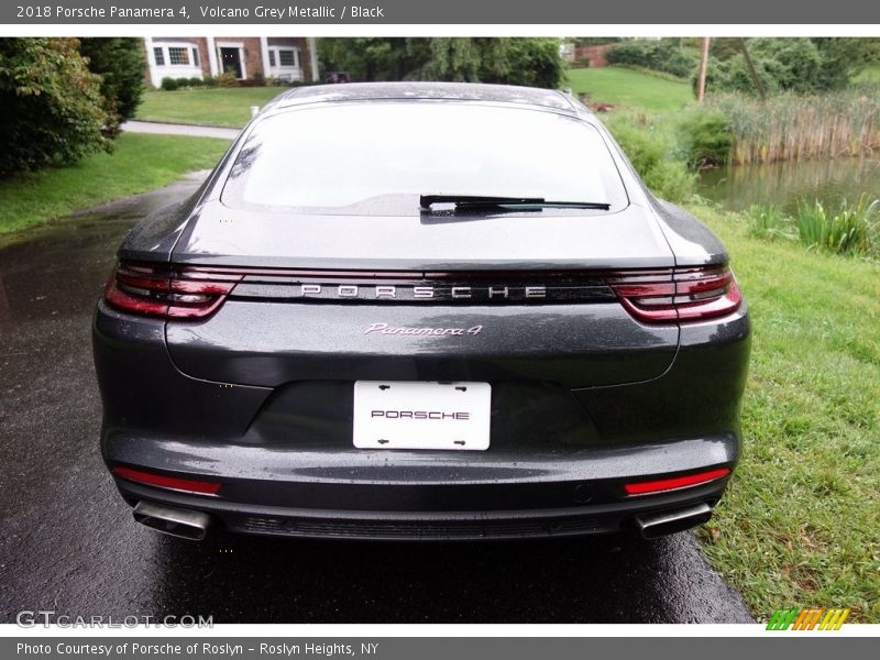 Volcano Grey Metallic / Black 2018 Porsche Panamera 4