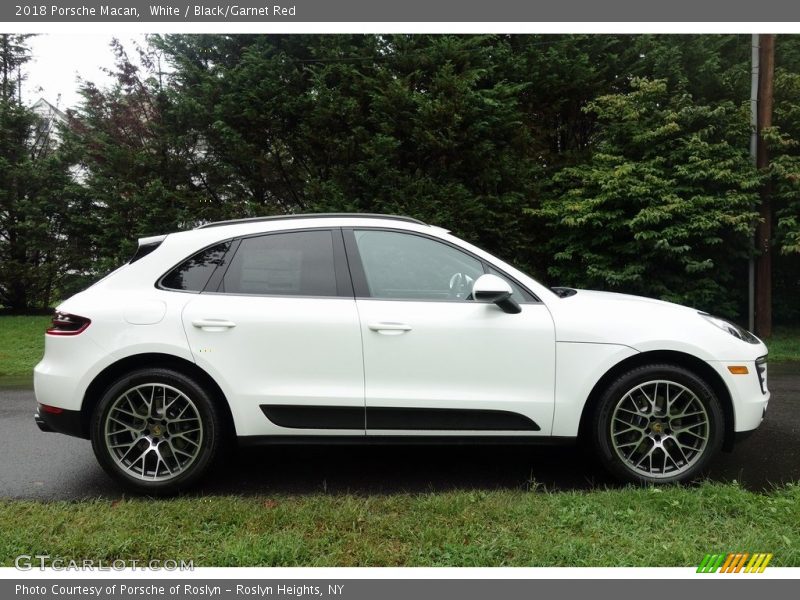 White / Black/Garnet Red 2018 Porsche Macan