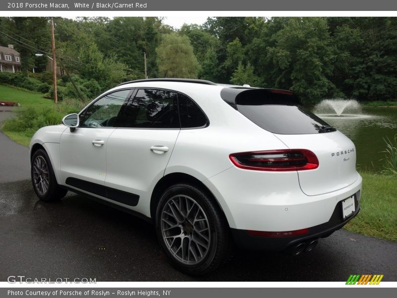 White / Black/Garnet Red 2018 Porsche Macan