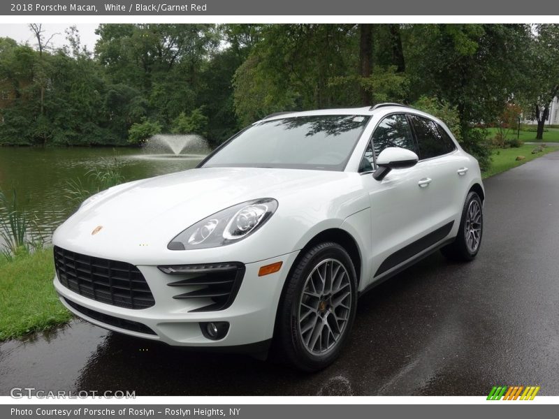 White / Black/Garnet Red 2018 Porsche Macan