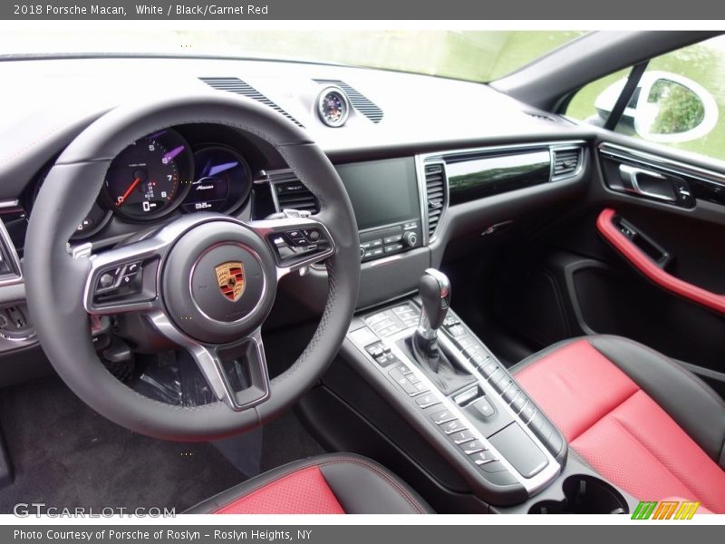 White / Black/Garnet Red 2018 Porsche Macan