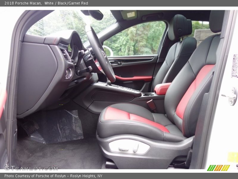 White / Black/Garnet Red 2018 Porsche Macan