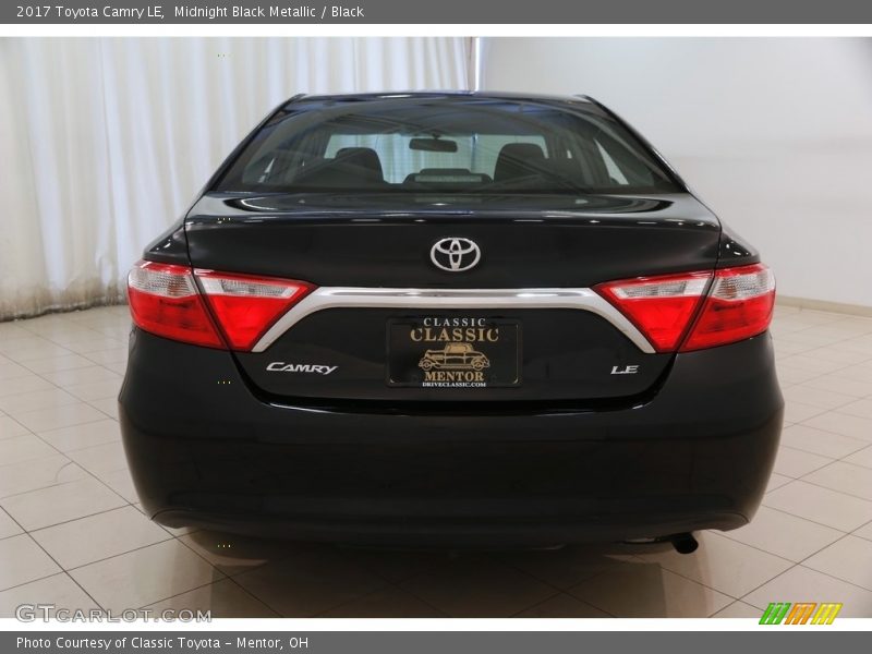 Midnight Black Metallic / Black 2017 Toyota Camry LE