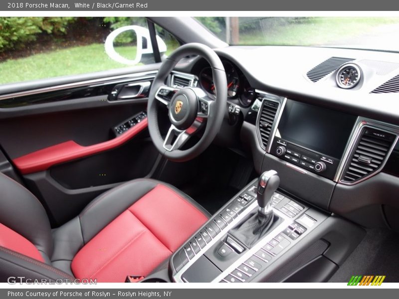 White / Black/Garnet Red 2018 Porsche Macan