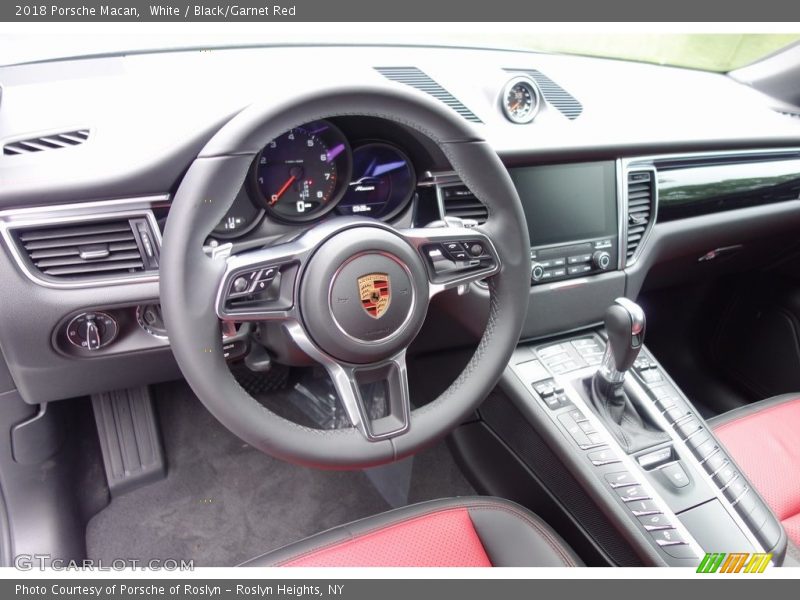 White / Black/Garnet Red 2018 Porsche Macan