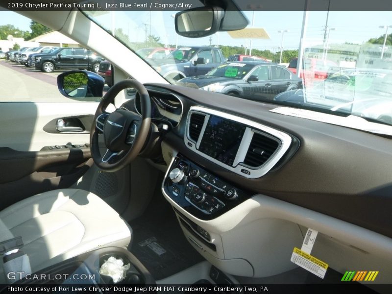 Jazz Blue Pearl / Cognac/Alloy 2019 Chrysler Pacifica Touring L