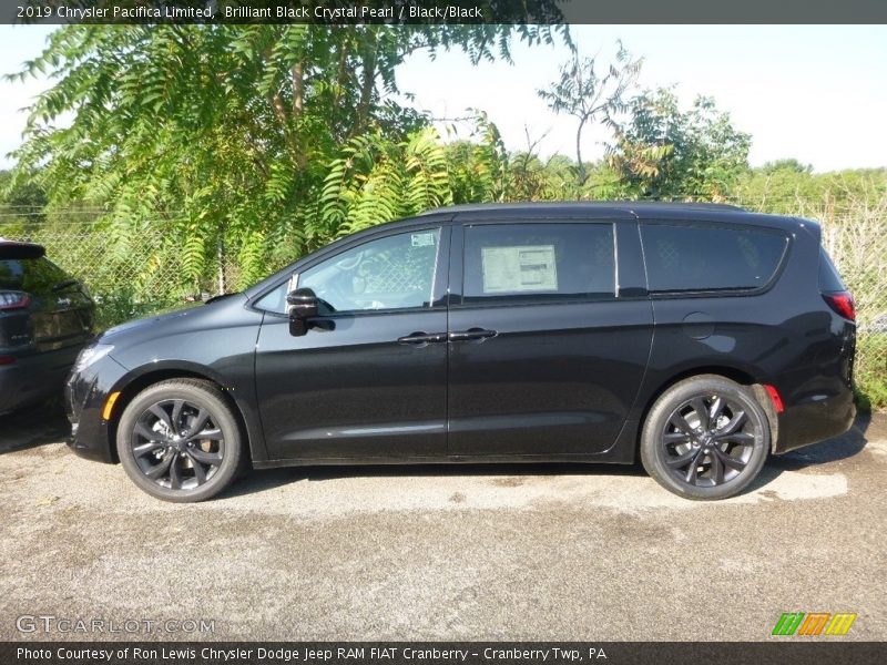 Brilliant Black Crystal Pearl / Black/Black 2019 Chrysler Pacifica Limited