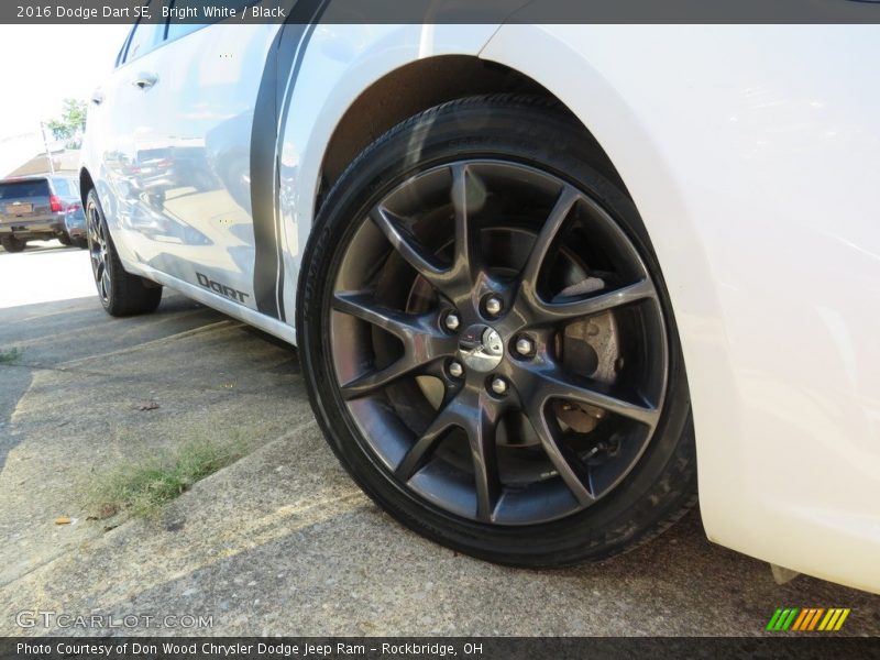 Bright White / Black 2016 Dodge Dart SE