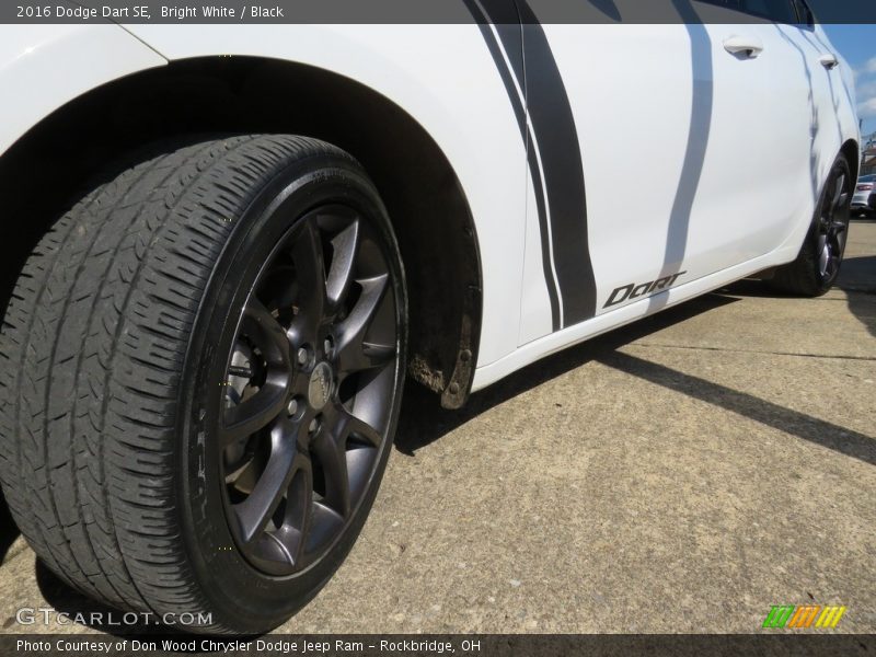 Bright White / Black 2016 Dodge Dart SE