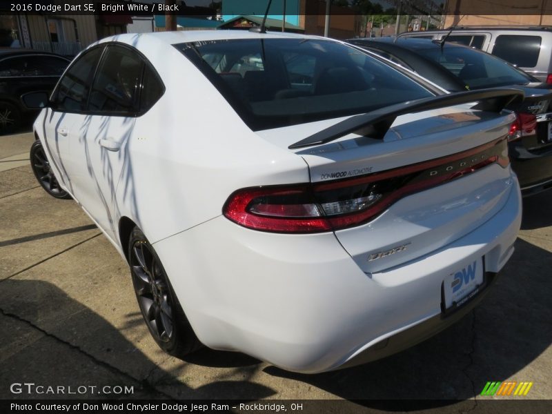 Bright White / Black 2016 Dodge Dart SE