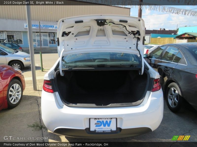 Bright White / Black 2016 Dodge Dart SE