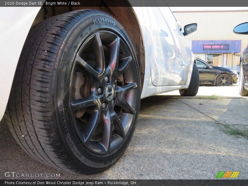 Bright White / Black 2016 Dodge Dart SE