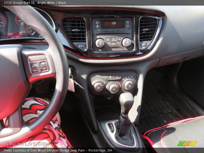 Bright White / Black 2016 Dodge Dart SE