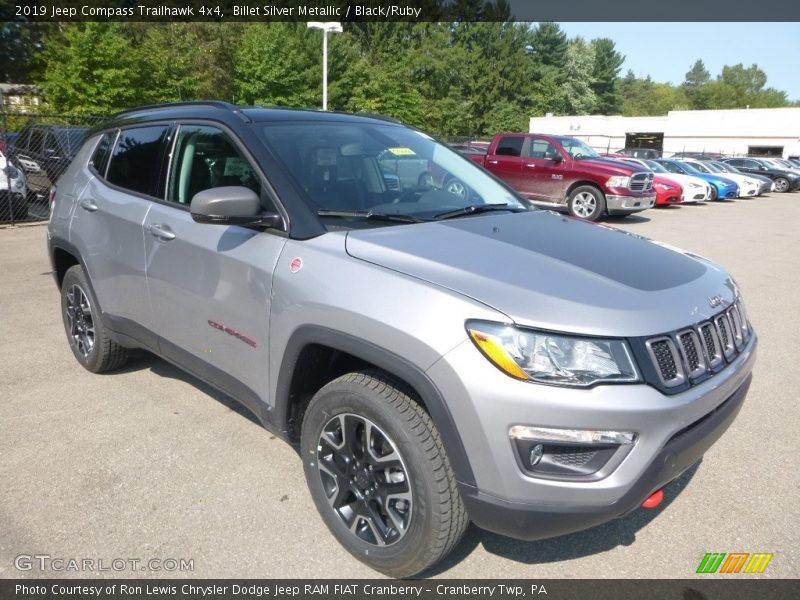 Front 3/4 View of 2019 Compass Trailhawk 4x4