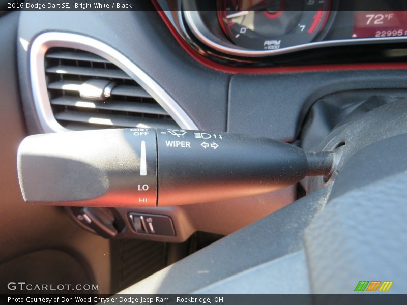 Bright White / Black 2016 Dodge Dart SE