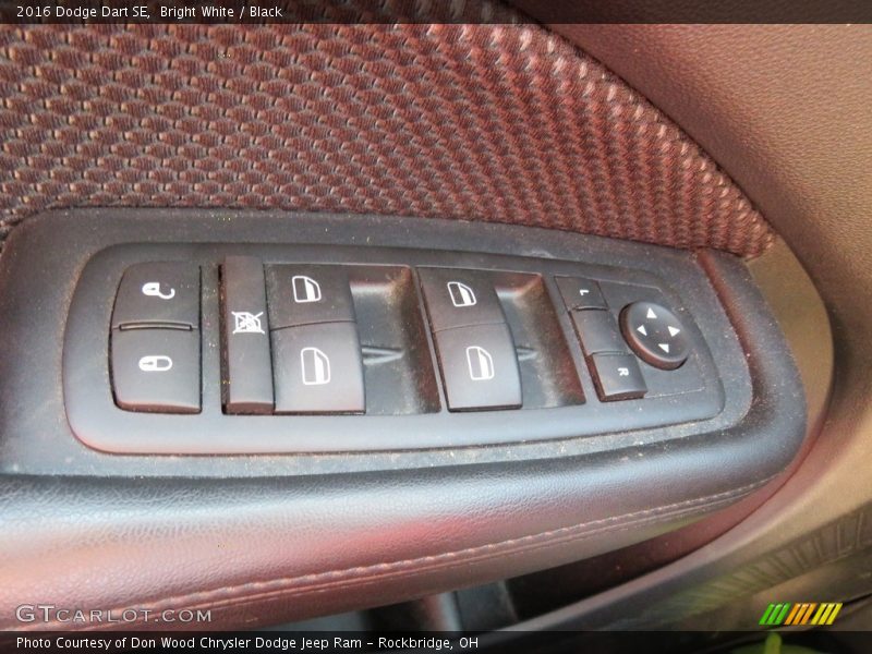 Bright White / Black 2016 Dodge Dart SE