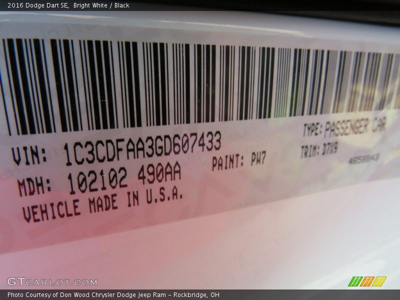 Bright White / Black 2016 Dodge Dart SE