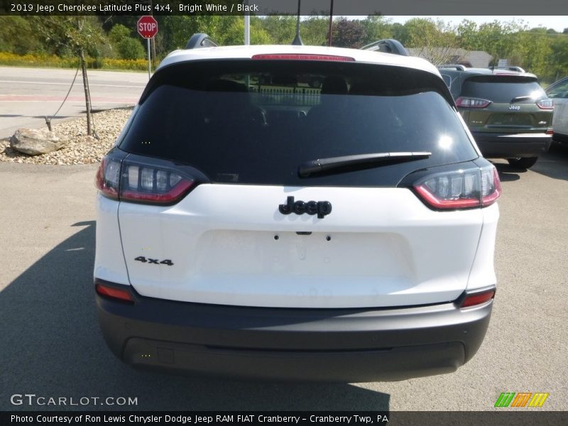 Bright White / Black 2019 Jeep Cherokee Latitude Plus 4x4