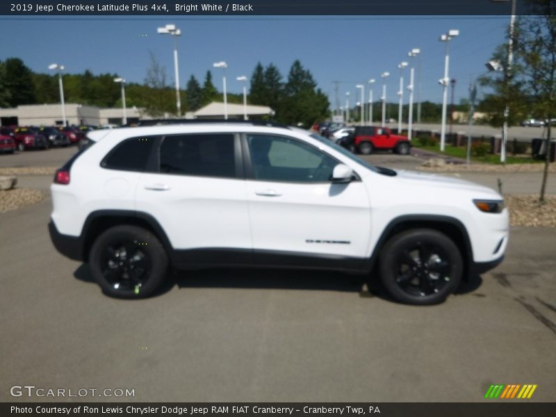 Bright White / Black 2019 Jeep Cherokee Latitude Plus 4x4