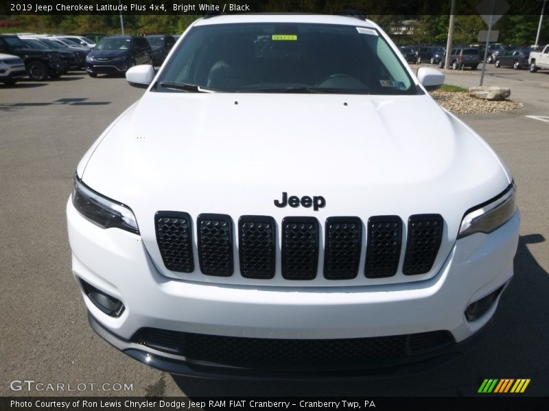 Bright White / Black 2019 Jeep Cherokee Latitude Plus 4x4
