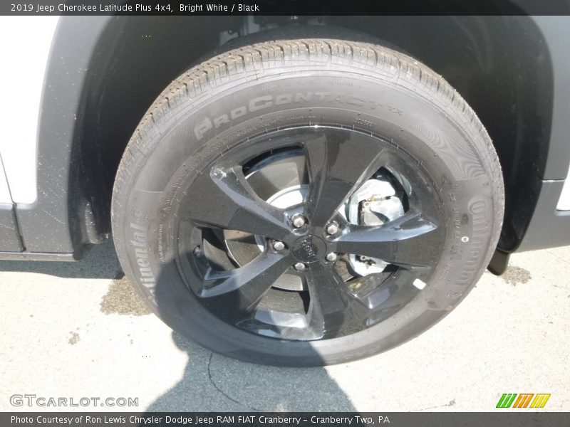 Bright White / Black 2019 Jeep Cherokee Latitude Plus 4x4