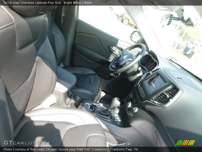 Bright White / Black 2019 Jeep Cherokee Latitude Plus 4x4