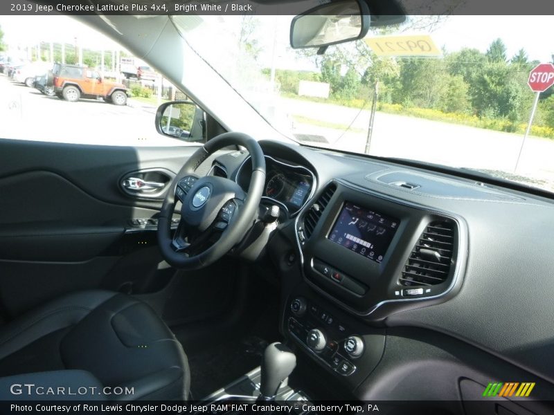 Bright White / Black 2019 Jeep Cherokee Latitude Plus 4x4