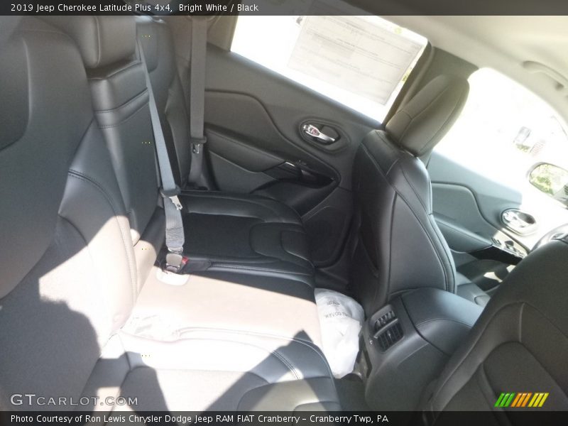 Bright White / Black 2019 Jeep Cherokee Latitude Plus 4x4