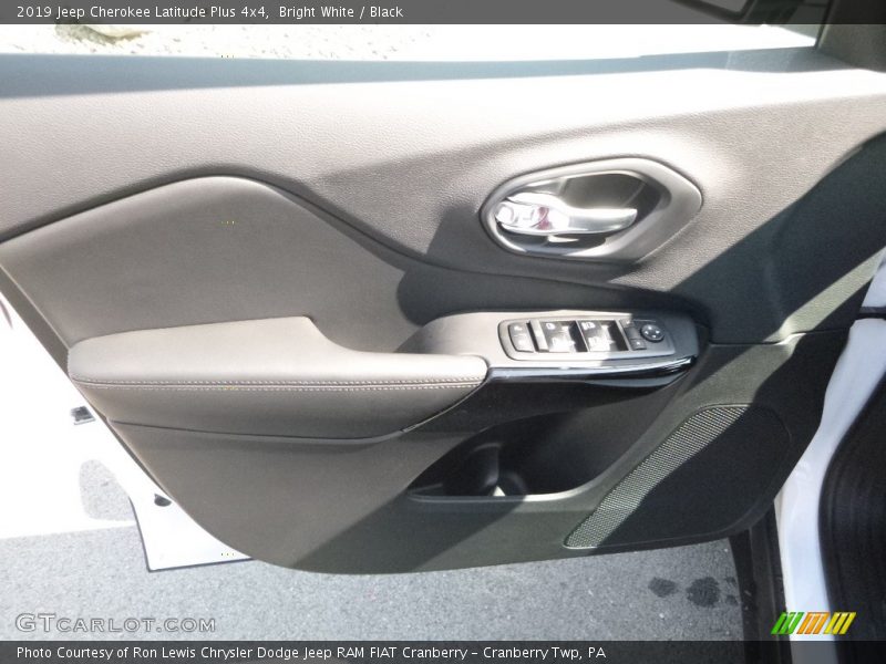 Bright White / Black 2019 Jeep Cherokee Latitude Plus 4x4