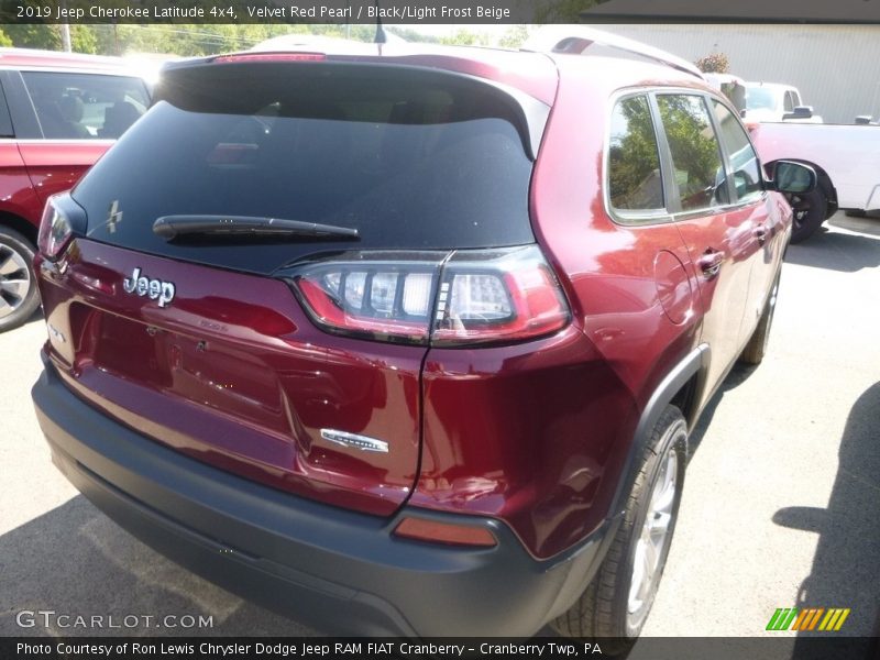 Velvet Red Pearl / Black/Light Frost Beige 2019 Jeep Cherokee Latitude 4x4