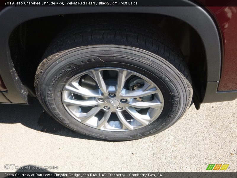 Velvet Red Pearl / Black/Light Frost Beige 2019 Jeep Cherokee Latitude 4x4