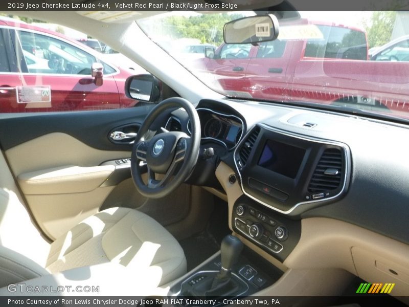 Velvet Red Pearl / Black/Light Frost Beige 2019 Jeep Cherokee Latitude 4x4