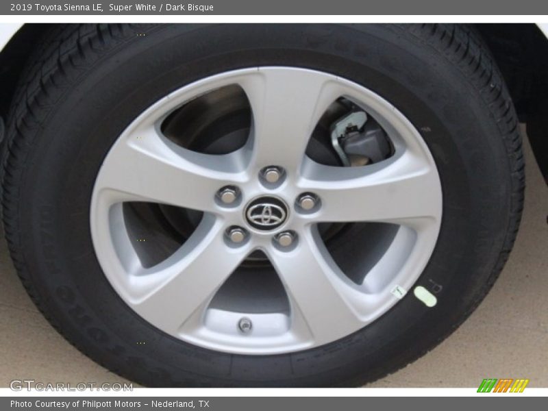 Super White / Dark Bisque 2019 Toyota Sienna LE