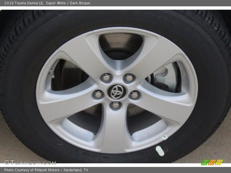 Super White / Dark Bisque 2019 Toyota Sienna LE