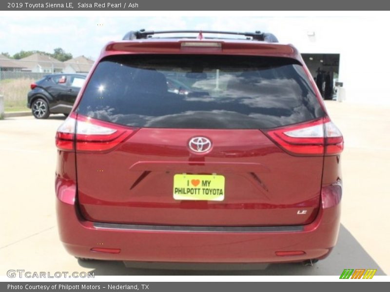 Salsa Red Pearl / Ash 2019 Toyota Sienna LE