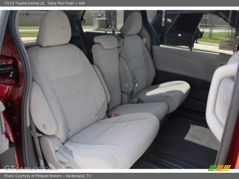 Salsa Red Pearl / Ash 2019 Toyota Sienna LE