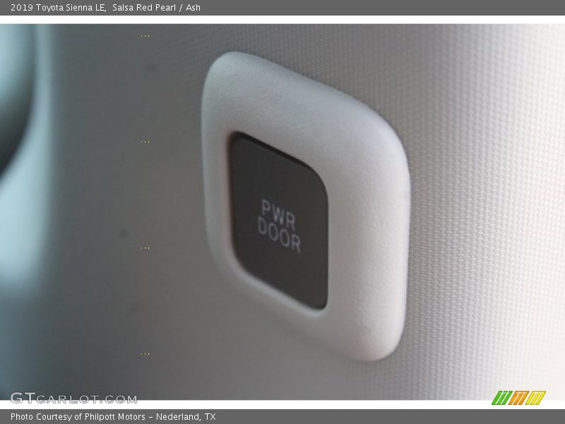 Salsa Red Pearl / Ash 2019 Toyota Sienna LE