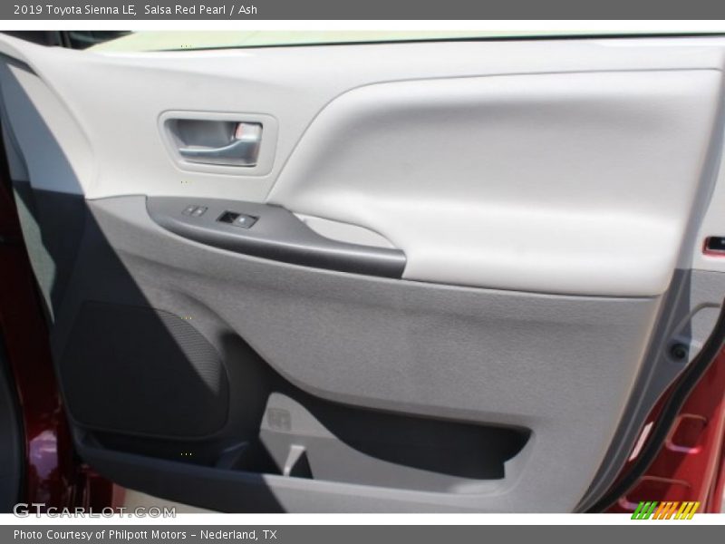 Salsa Red Pearl / Ash 2019 Toyota Sienna LE
