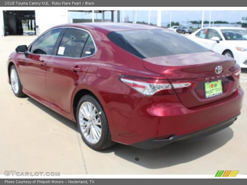 Ruby Flare Pearl / Black 2018 Toyota Camry XLE