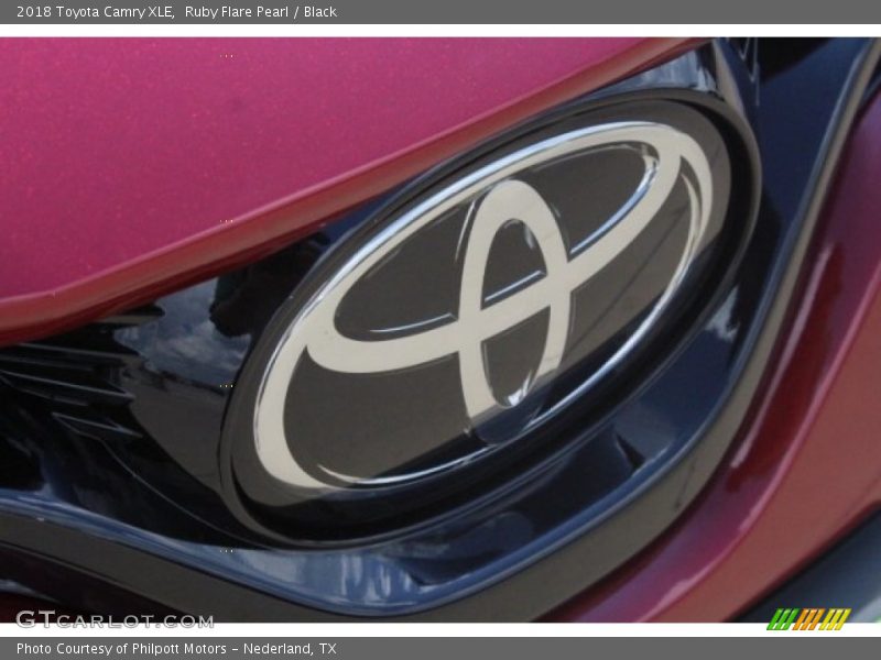 Ruby Flare Pearl / Black 2018 Toyota Camry XLE