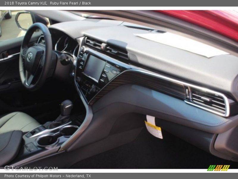 Ruby Flare Pearl / Black 2018 Toyota Camry XLE